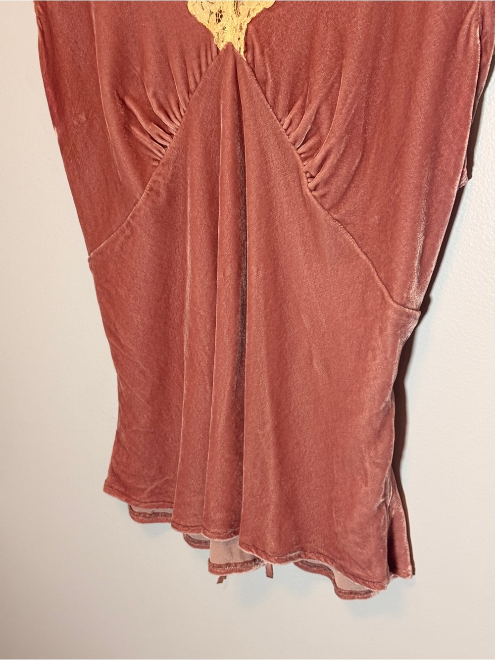 GAP Vintage Women's Dusty Rose Lace-Trim Velvet Short Sleeve Top - Picture 5 of 10